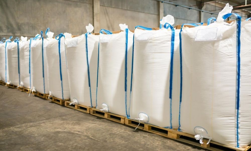 How Bulk Bag Handling Equipment Keeps Employees Safe