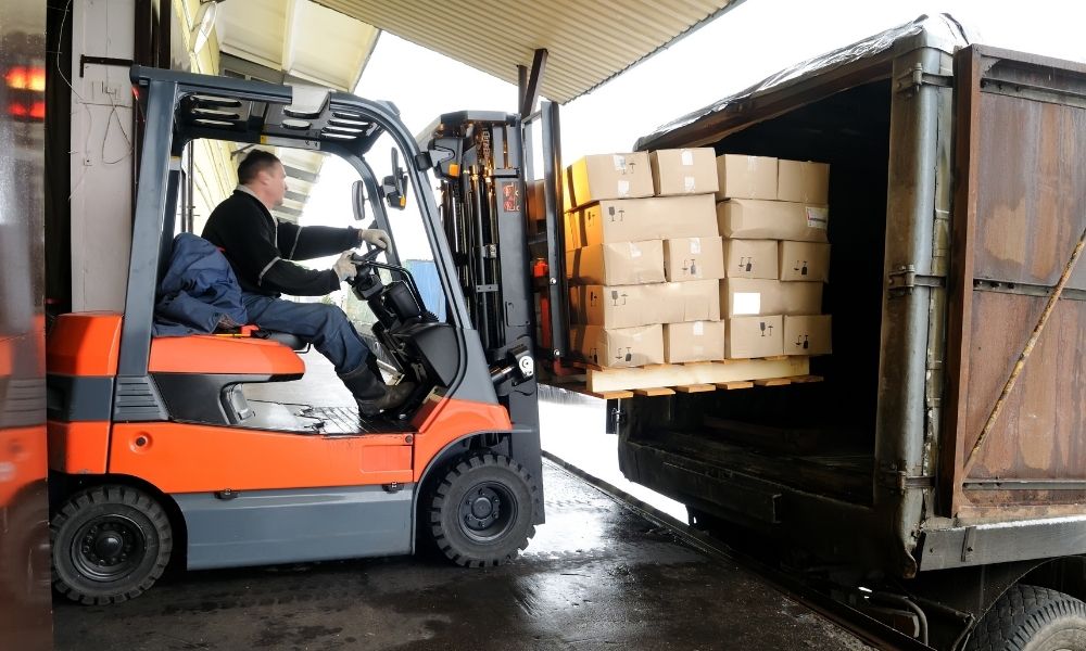 Tips for Choosing Material Handling Equipment