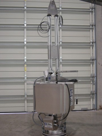 Railcar loading spout